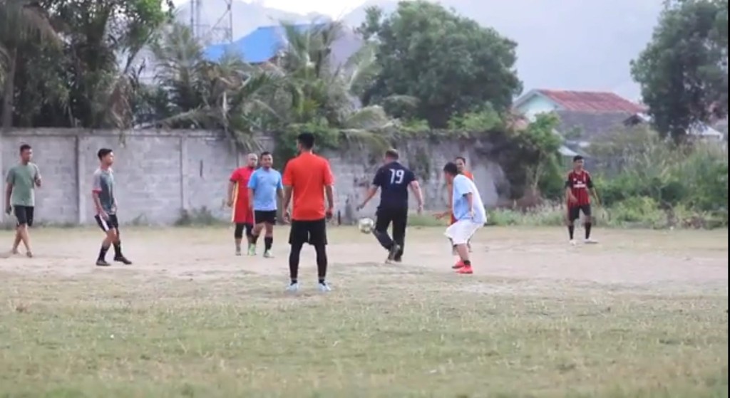 tersedia fasilitas lapangan guna untuk meningkatkan sportivitas dan solidaritas antar masyarakat